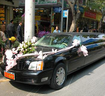 加长凯迪拉克婚礼花车
